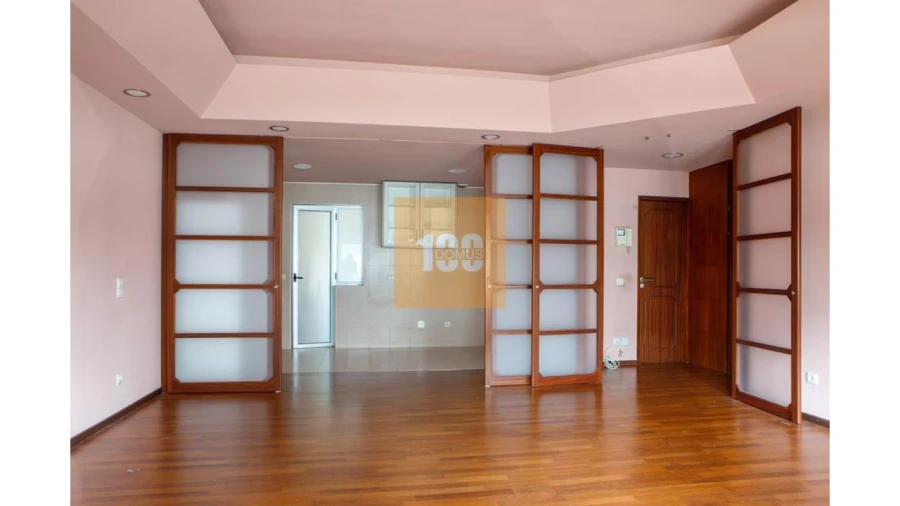 Apartamento T3 para Arrendamento em Cedofeita, Santo Ildefonso, Sé, Miragaia, São Nicolau e Vitória Foto 4