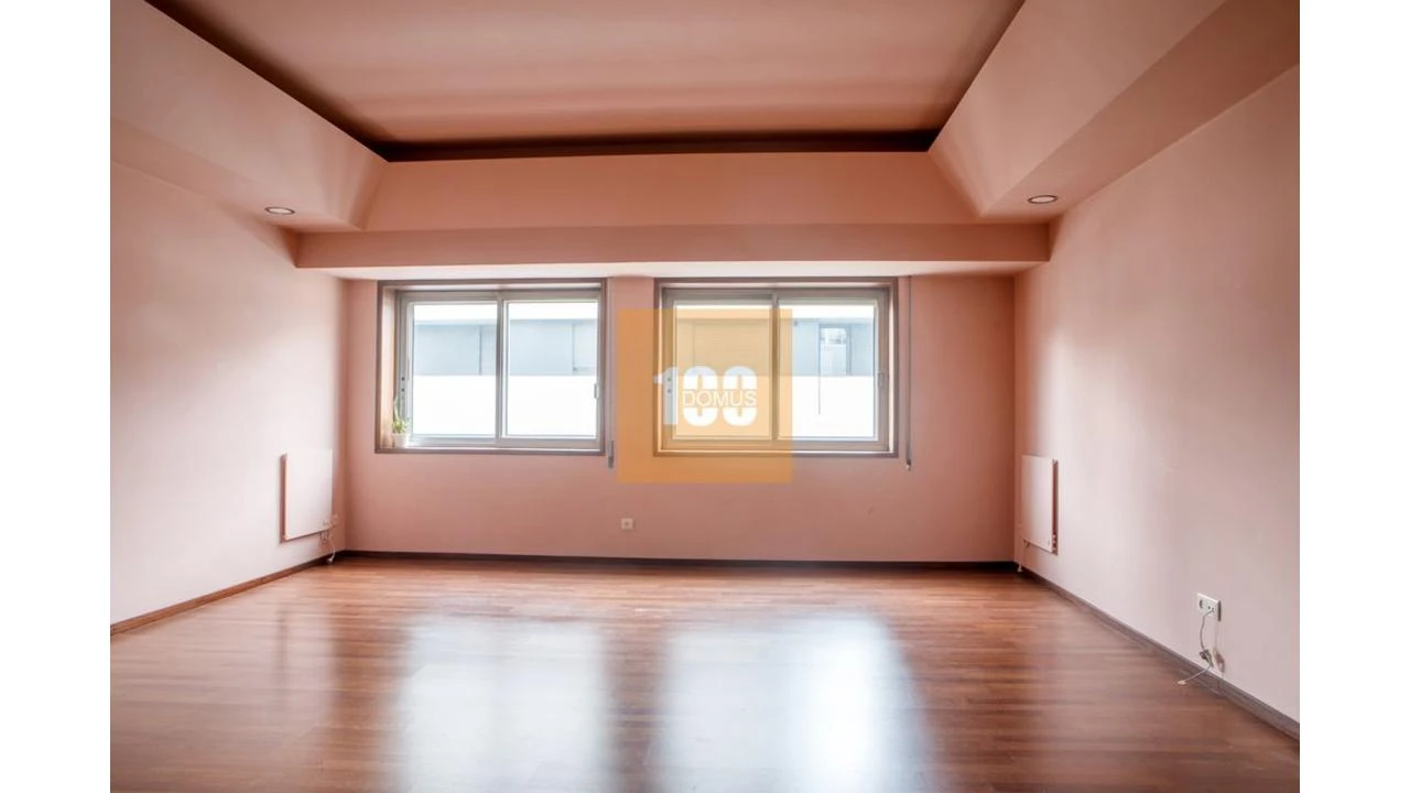 Apartamento T3 para Arrendamento em Cedofeita, Santo Ildefonso, Sé, Miragaia, São Nicolau e Vitória Foto 1