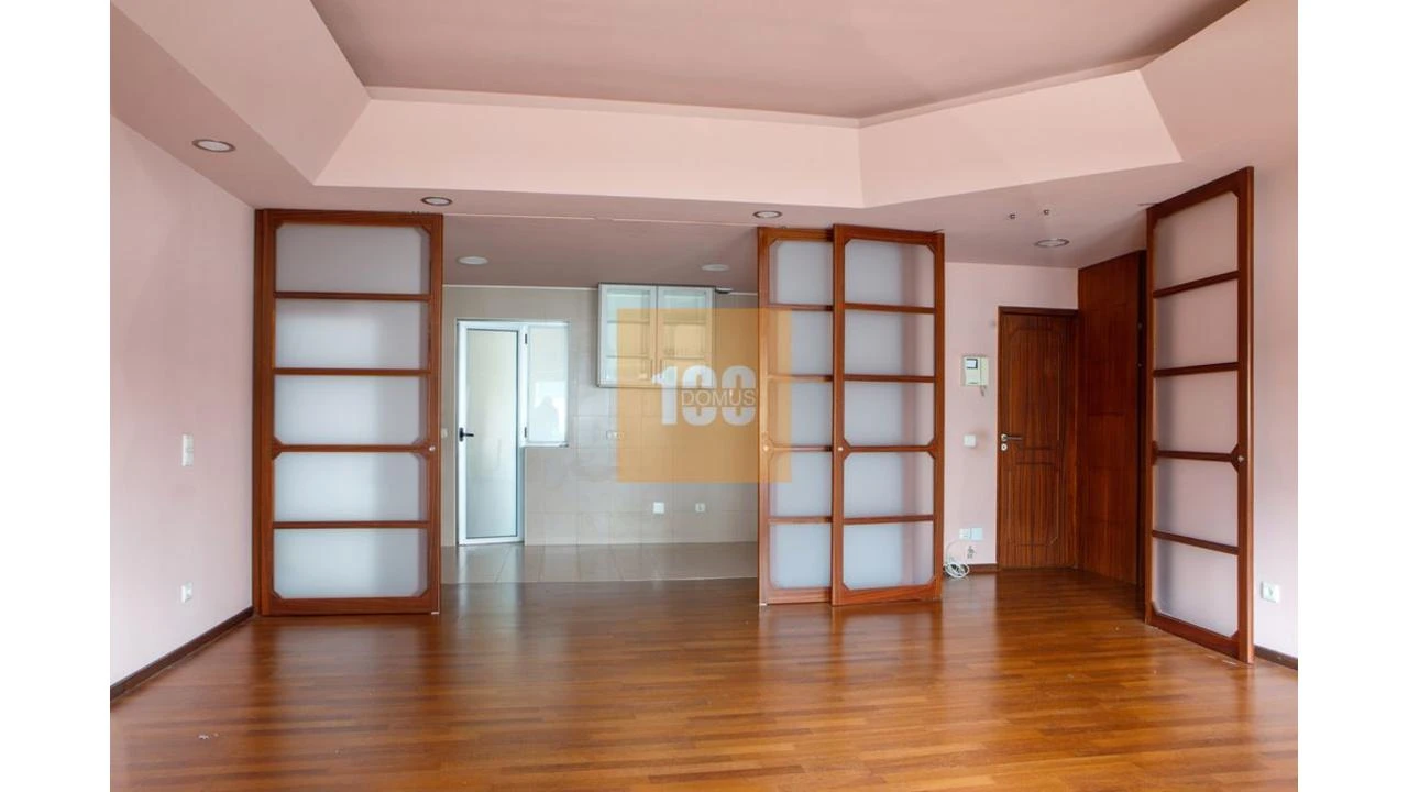 Apartamento T3 para Arrendamento em Cedofeita, Santo Ildefonso, Sé, Miragaia, São Nicolau e Vitória Foto 4