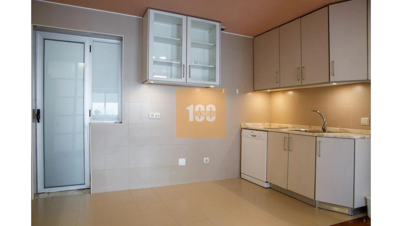 Apartamento T3 para Arrendamento em Cedofeita, Santo Ildefonso, Sé, Miragaia, São Nicolau e Vitória Foto 8
