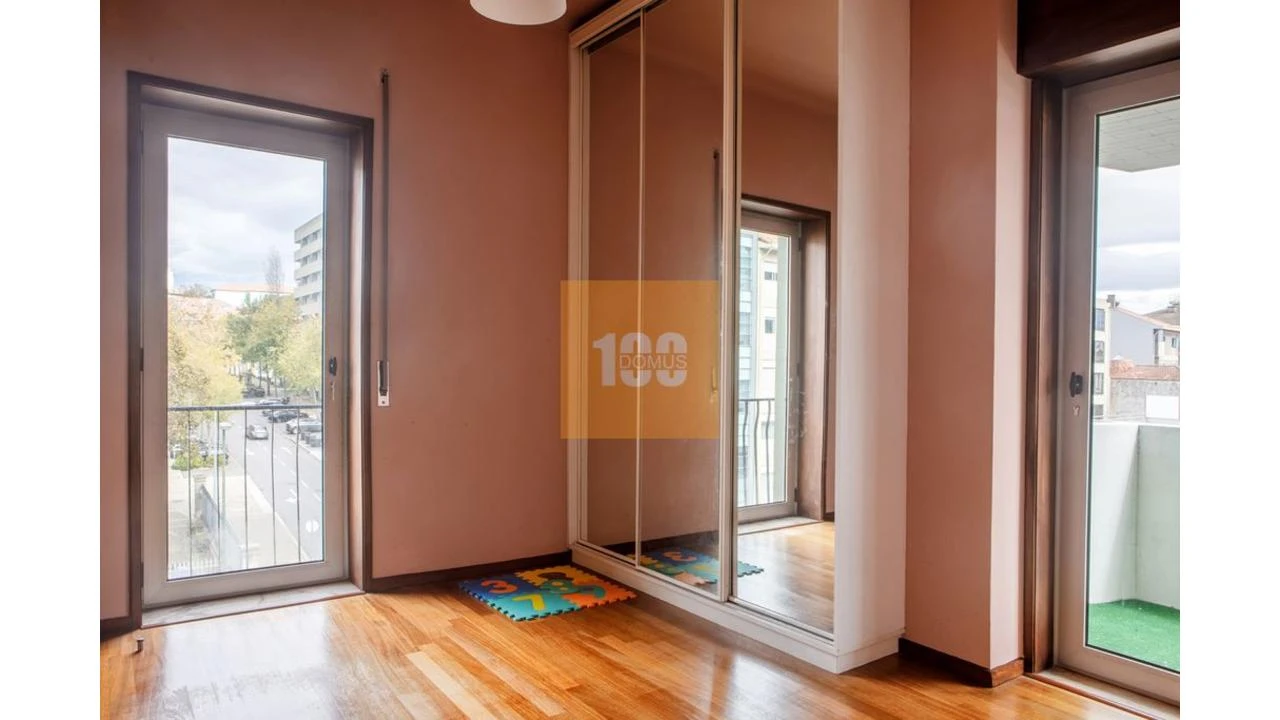 Apartamento T3 para Arrendamento em Cedofeita, Santo Ildefonso, Sé, Miragaia, São Nicolau e Vitória Foto 16