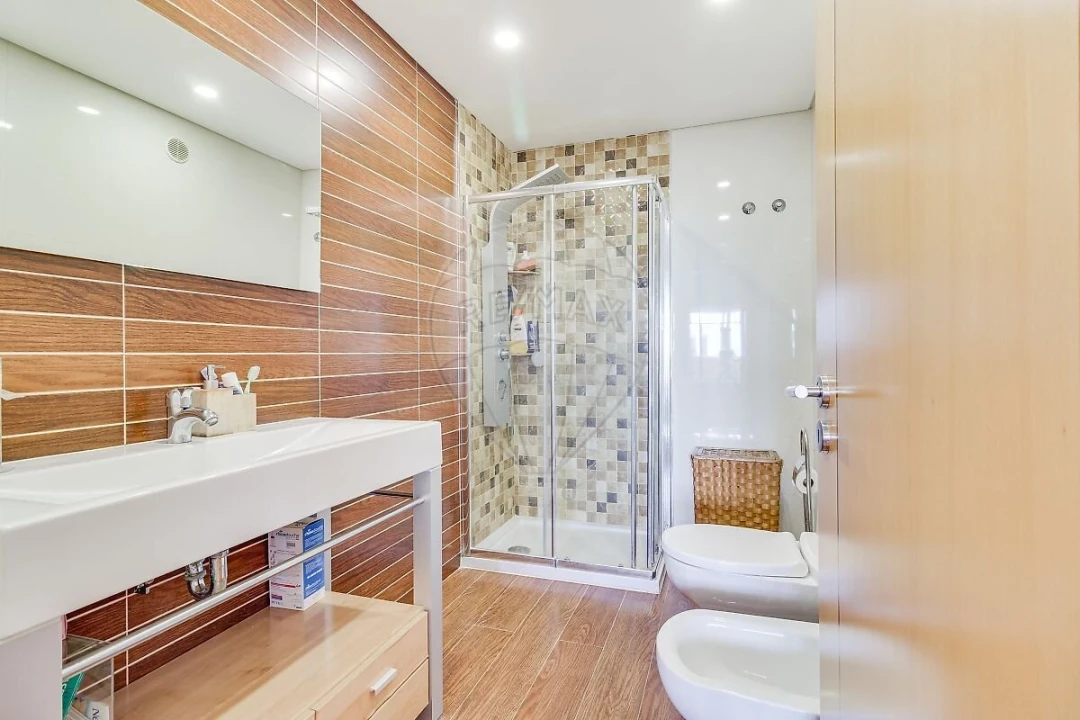 Apartamento T3 para Venda em Póvoa de Santa Iria e Forte da Casa Foto 6