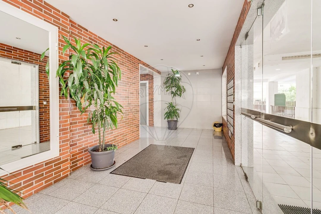 Apartamento T3 para Venda em Póvoa de Santa Iria e Forte da Casa Foto 4