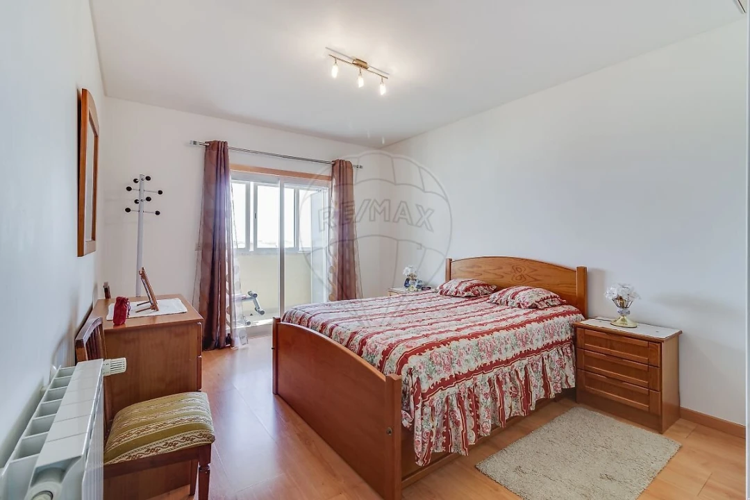 Apartamento T3 para Venda em Póvoa de Santa Iria e Forte da Casa Foto 3