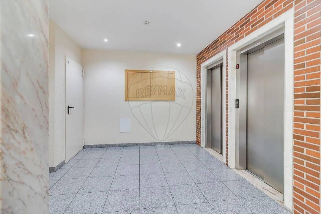 Apartamento T3 para Venda em Póvoa de Santa Iria e Forte da Casa Foto 2