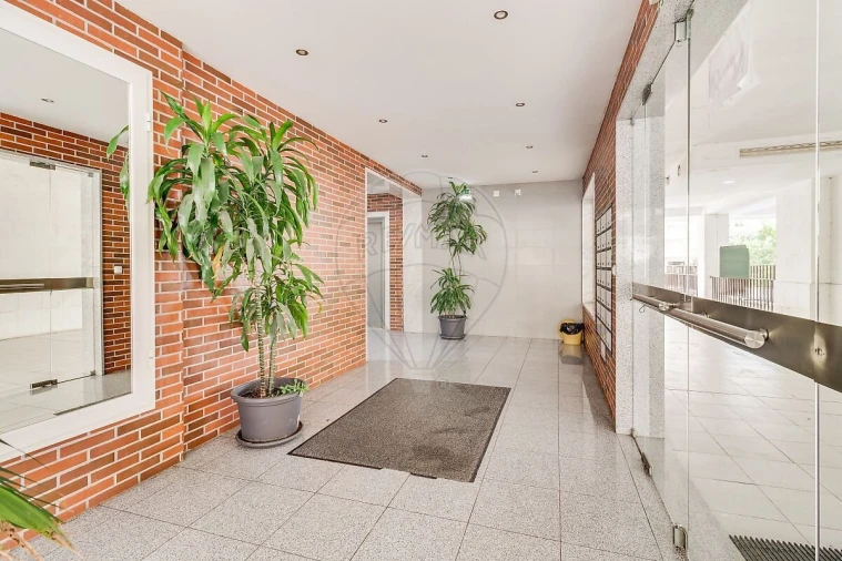 Apartamento T3 para Venda em Póvoa de Santa Iria e Forte da Casa Foto 4
