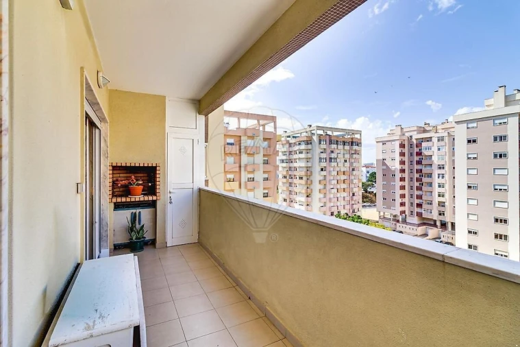 Apartamento T3 para Venda em Póvoa de Santa Iria e Forte da Casa Foto 7
