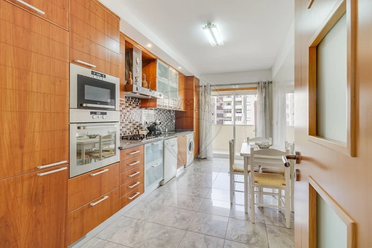 Apartamento T3 para Venda em Póvoa de Santa Iria e Forte da Casa Foto 5