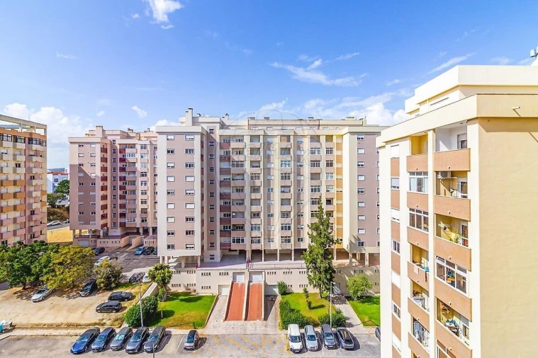 Apartamento T3 para Venda em Póvoa de Santa Iria e Forte da Casa Foto 14