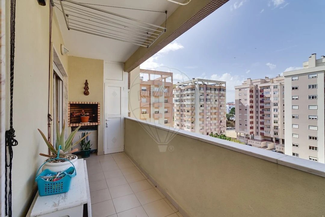 Apartamento T3 para Venda em Póvoa de Santa Iria e Forte da Casa Foto 12