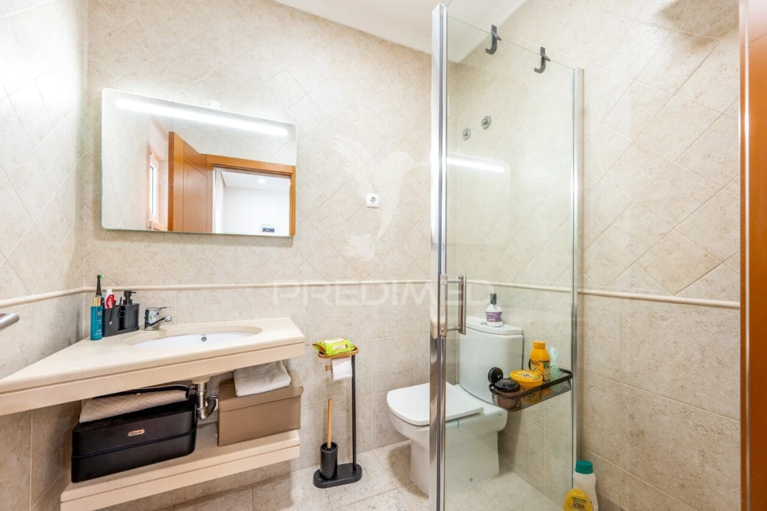 Apartamento T2 para Venda em Carregado e Cadafais Foto 15