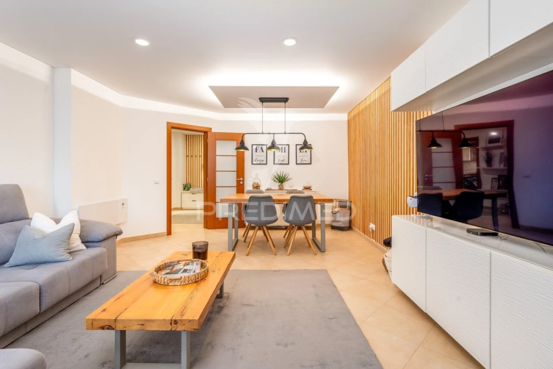 Apartamento T2 para Venda em Carregado e Cadafais Foto 11