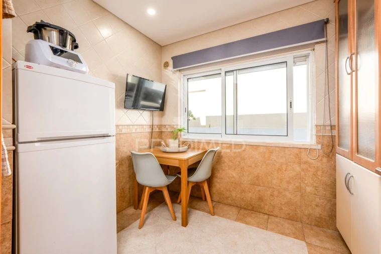 Apartamento T2 para Venda em Carregado e Cadafais Foto 8