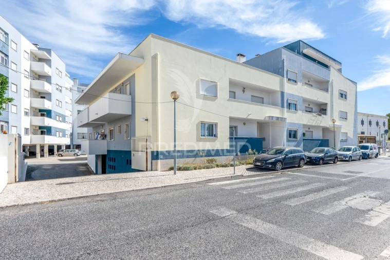 Apartamento T2 para Venda em Carregado e Cadafais Foto 2