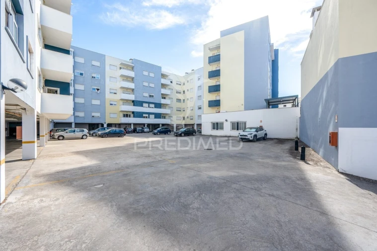 Apartamento T2 para Venda em Carregado e Cadafais Foto 23