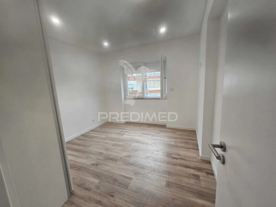 Apartamento T1 para Venda em Seixal, Arrentela e Aldeia de Paio Pires Foto 5