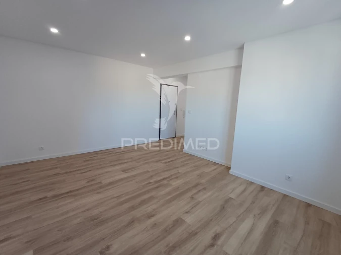 Apartamento T1 para Venda em Seixal, Arrentela e Aldeia de Paio Pires Foto 6