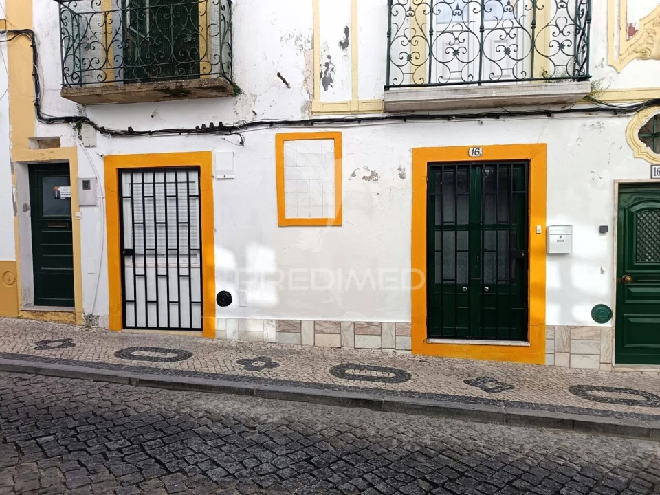 Moradia T4 para Venda em Assunção, Ajuda, Salvador e Santo Ildefonso Foto 1