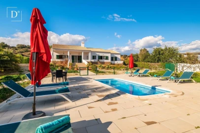 Moradia T4 para Venda em Porches