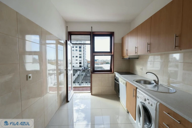 Apartamento T2 para Arrendamento em Cedofeita, Santo Ildefonso, Sé, Miragaia, São Nicolau e Vitória Foto 3