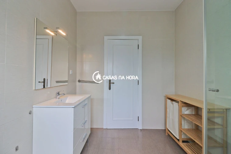 Apartamento T1 para Venda em Cidade da Maia Foto 8