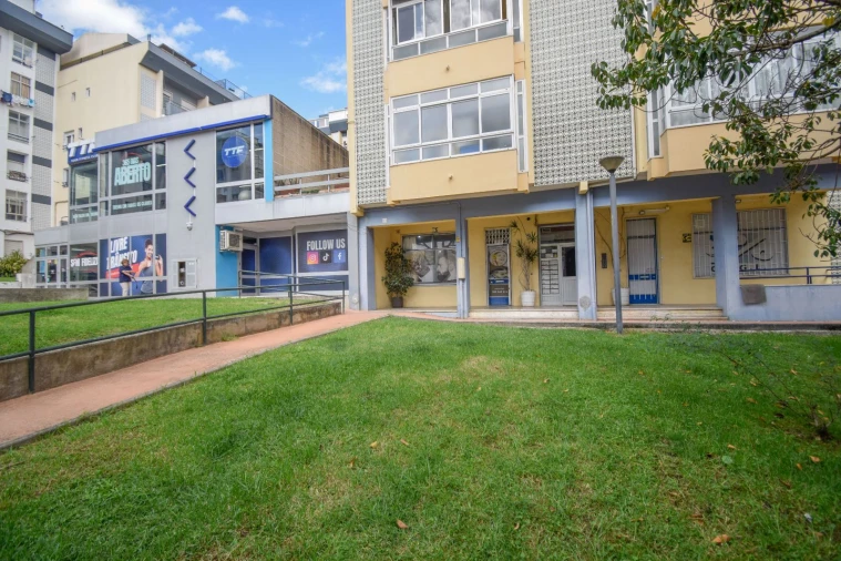 Apartamento T2 para Venda em Agualva e Mira-Sintra Foto 24