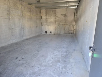 Garagem para Arrendamento em Santa Maria, São Pedro e Matacães