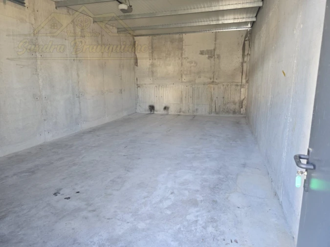 Garagem para Arrendamento em Santa Maria, São Pedro e Matacães Foto 3