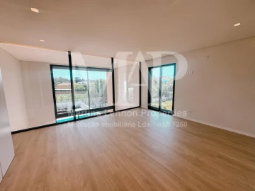 Moradia T4 para Venda em Alcabideche