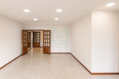 Apartamento T3 para Venda em Paços de Brandão