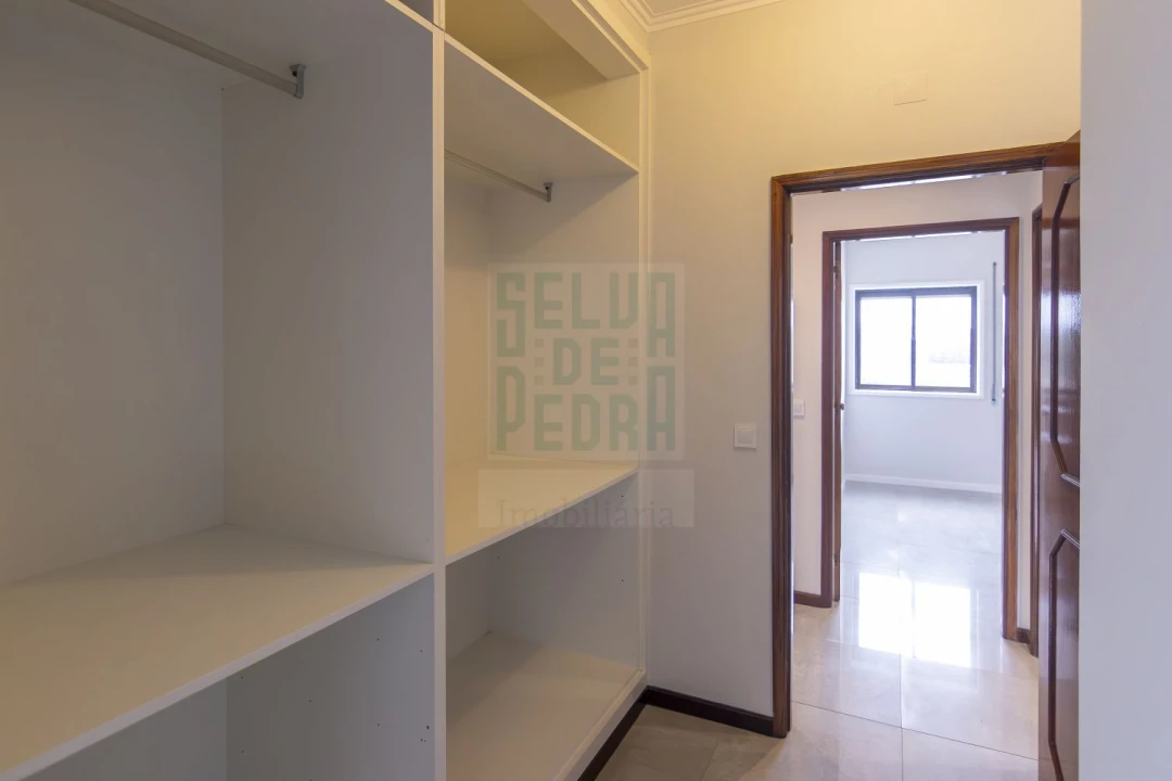 Apartamento T3 para Venda em Paços de Brandão Foto 20