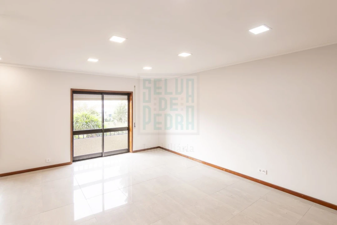 Apartamento T3 para Venda em Paços de Brandão Foto 7