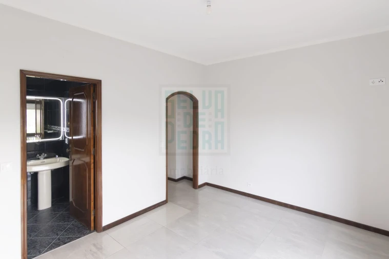 Apartamento T3 para Venda em Paços de Brandão Foto 18