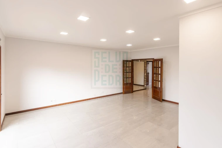 Apartamento T3 para Venda em Paços de Brandão Foto 4