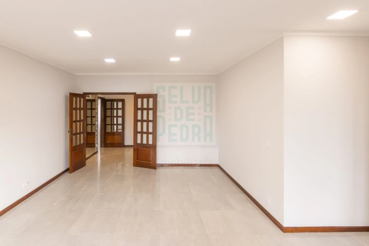Apartamento T3 para Venda em Paços de Brandão Foto 6