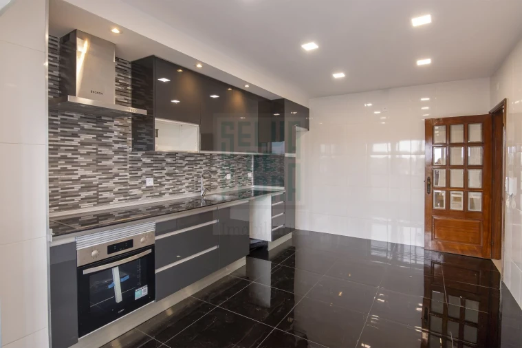 Apartamento T3 para Venda em Paços de Brandão Foto 11