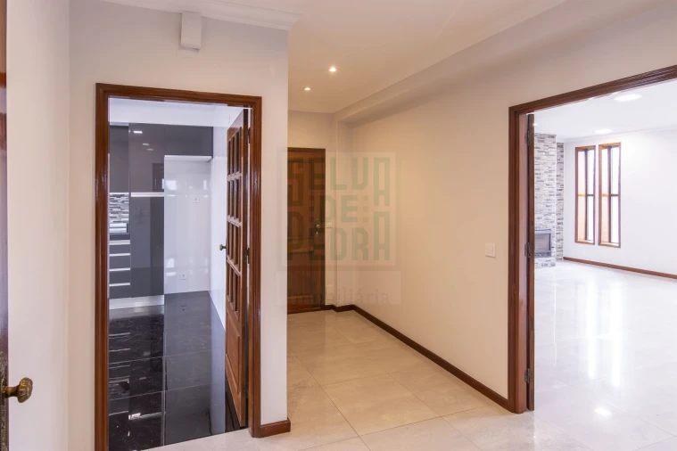 Apartamento T3 para Venda em Paços de Brandão Foto 8