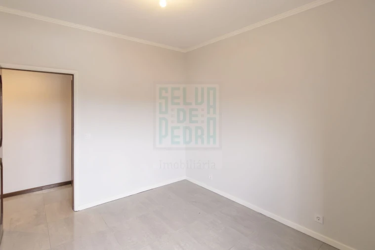 Apartamento T3 para Venda em Paços de Brandão Foto 27