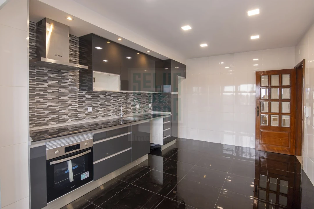 Apartamento T3 para Venda em Paços de Brandão Foto 11