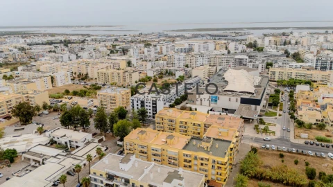 Apartamento T2 para Venda em Quelfes