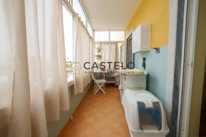 Apartamento T2 para Venda em Quelfes