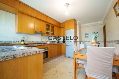Apartamento T2 para Venda em Quelfes