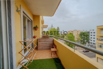 Apartamento T2 para Venda em Quelfes