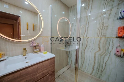 Apartamento T2 para Venda em Quelfes