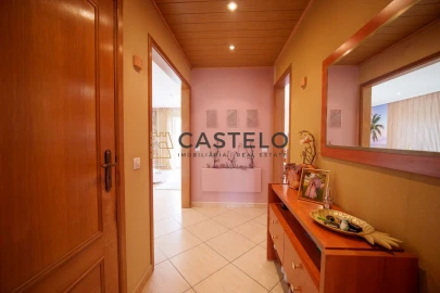Apartamento T2 para Venda em Quelfes