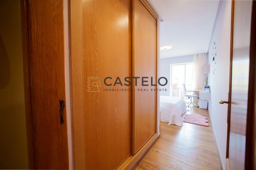 Apartamento T2 para Venda em Quelfes Foto 32