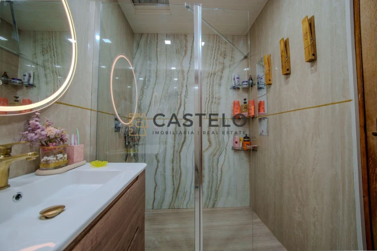 Apartamento T2 para Venda em Quelfes Foto 21