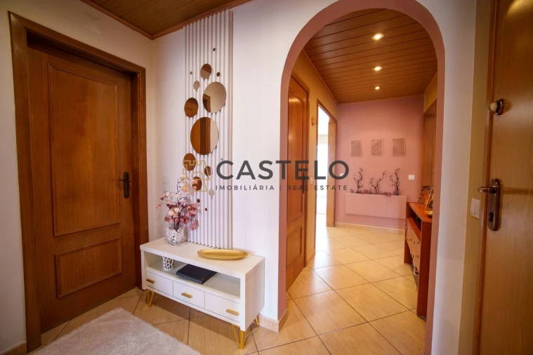 Apartamento T2 para Venda em Quelfes Foto 31