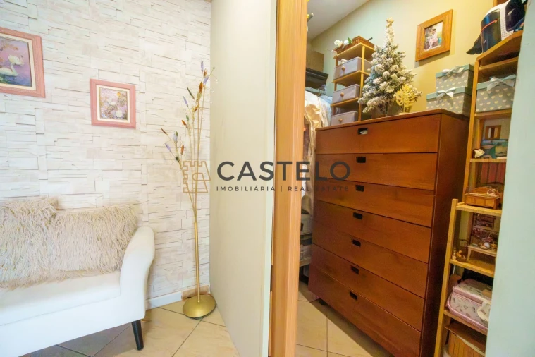 Apartamento T2 para Venda em Quelfes Foto 14