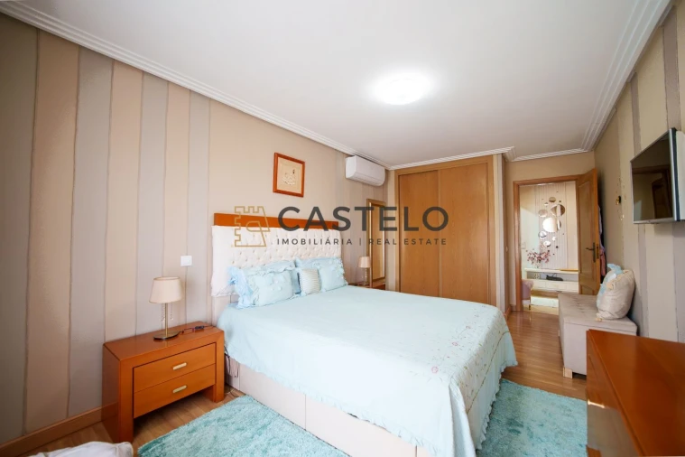 Apartamento T2 para Venda em Quelfes Foto 23